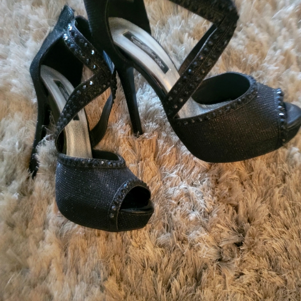 Black rhinestone' heel size 7 new